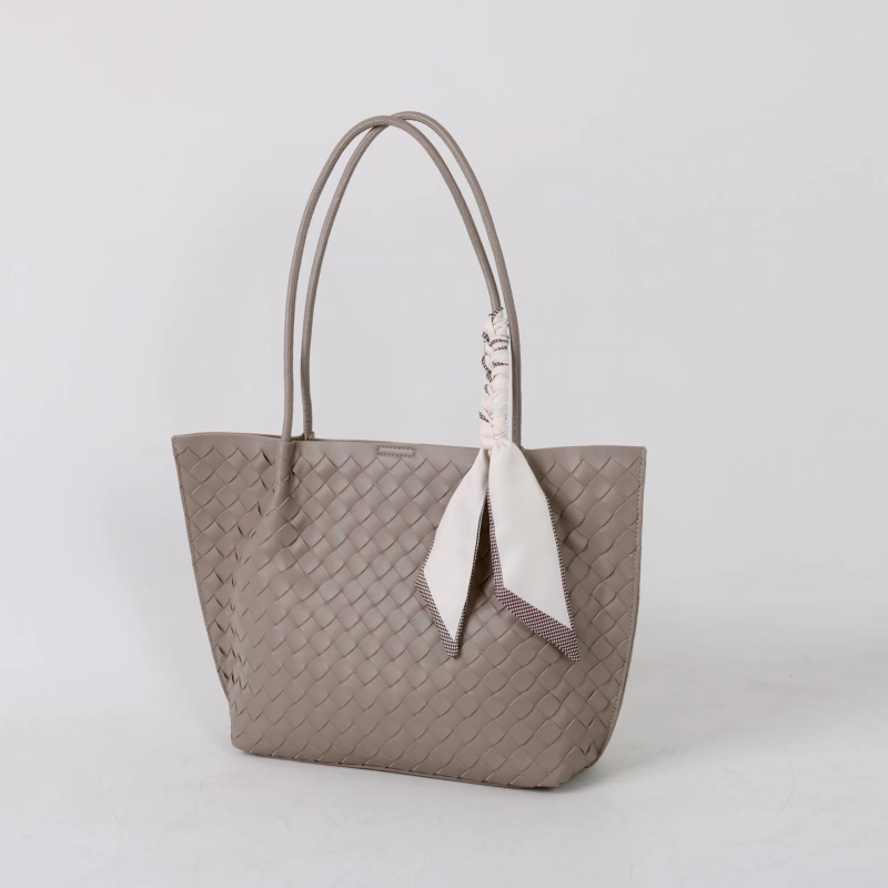 MISS SUMMER Valódi bőrből készült, szövött textúrájú váll- és kézitáska (Nagy kapacitás, mágneszár, belső zsebek telefonhoz és személyi igazolványhoz)