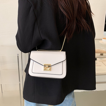 Női vintage stílusú keresztpántos láncos táska, PU anyag, vízszintes négyszögletes forma, fedéllel, egy vállpánt