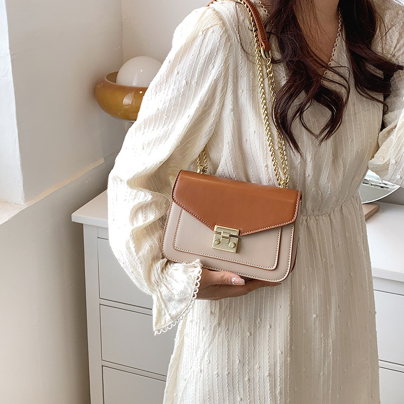 Női vintage stílusú keresztpántos láncos táska, PU anyag, vízszintes négyszögletes forma, fedéllel, egy vállpánt