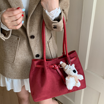 PU tote táska városi minimalist stílussal, vízszintes négyzetes forma, mágneszár, poliészter bélés