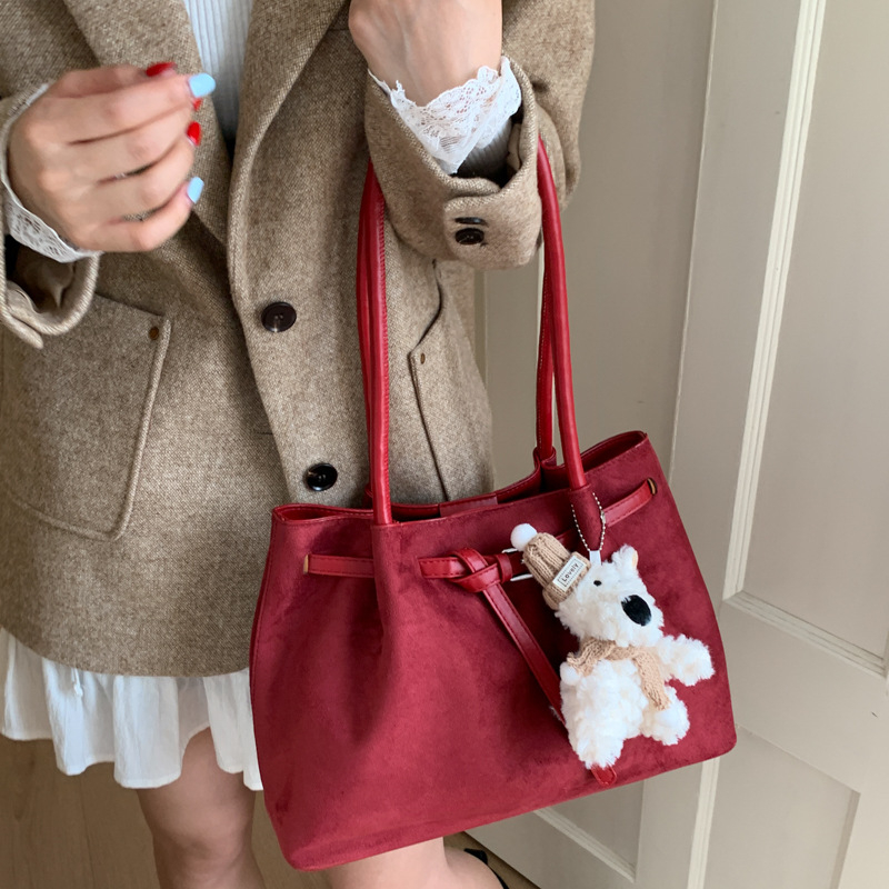 PU tote táska városi minimalist stílussal, vízszintes négyzetes forma, mágneszár, poliészter bélés