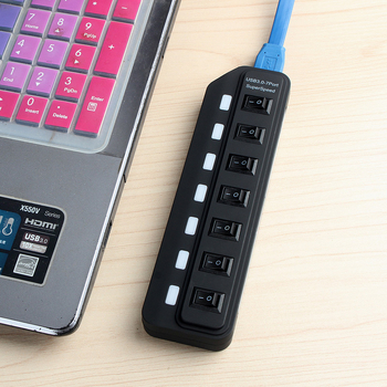 USB 3.0 hub bővítő 7 porttal, független kapcsolók és LED-es jelzőfények, külső tápegység