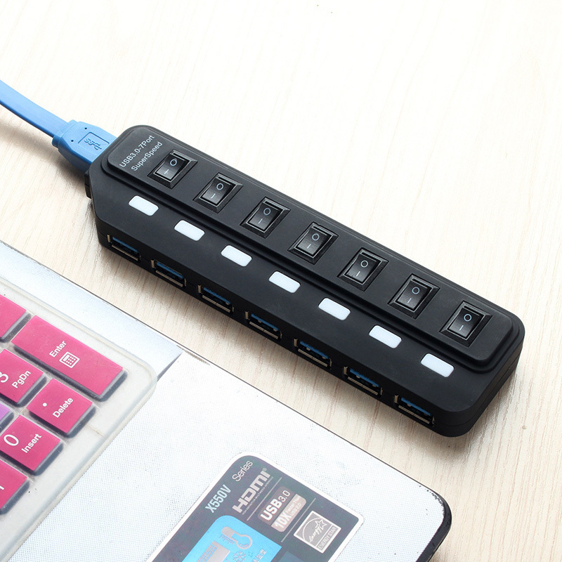 USB 3.0 hub bővítő 7 porttal, független kapcsolók és LED-es jelzőfények, külső tápegység