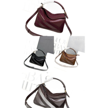 Crossbody torba s oblikom jastuka, od prave teleće kože, zatvarač, unutarnji džepovi za telefon i dokumente