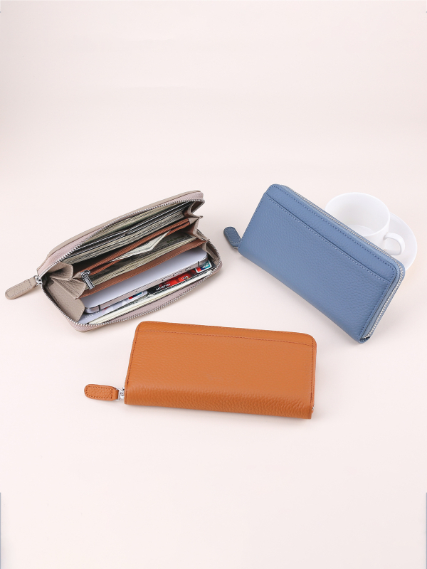 Naistele ehtne nahast pikk klutch-kott, tõmblukuga, vertikaalne ruudu kujuline siluett, kõrgekvaliteediline veiseloha nahk, tõmblukuga suletav, sisemised taskud telefonile ja dokumentidele