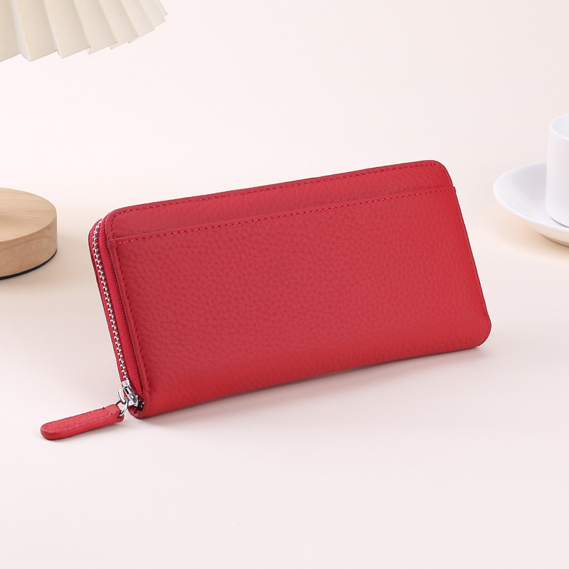 Naistele ehtne nahast pikk klutch-kott, tõmblukuga, vertikaalne ruudu kujuline siluett, kõrgekvaliteediline veiseloha nahk, tõmblukuga suletav, sisemised taskud telefonile ja dokumentidele