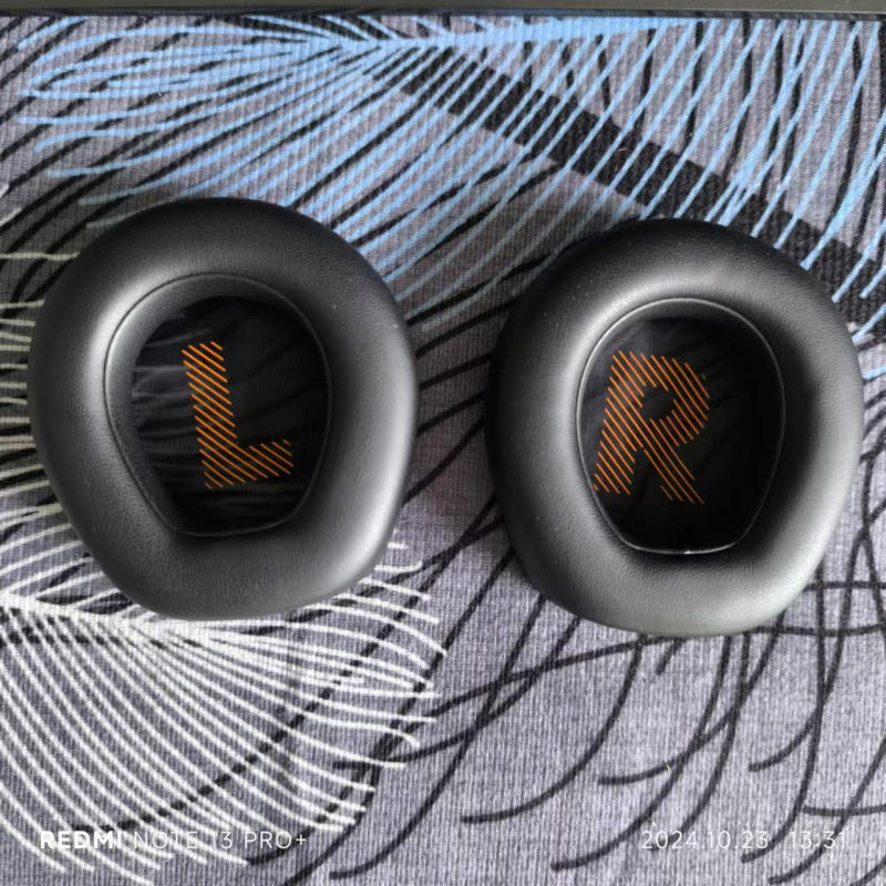 Kožené puzdro pre slúchadlá JBL Quantum Q200/Q300, model JBL Quantum Q200/Q300, kompatibilný s JBL Quantum Q200/Q300, pohodlné a ľahká inštalácia