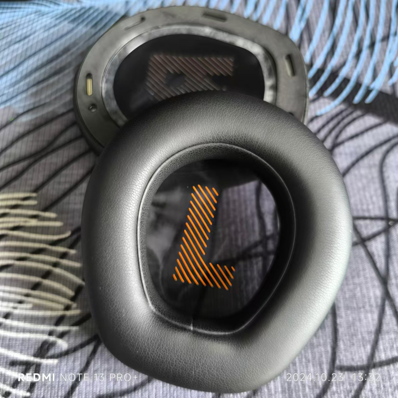 Kožené puzdro pre slúchadlá JBL Quantum Q200/Q300, model JBL Quantum Q200/Q300, kompatibilný s JBL Quantum Q200/Q300, pohodlné a ľahká inštalácia