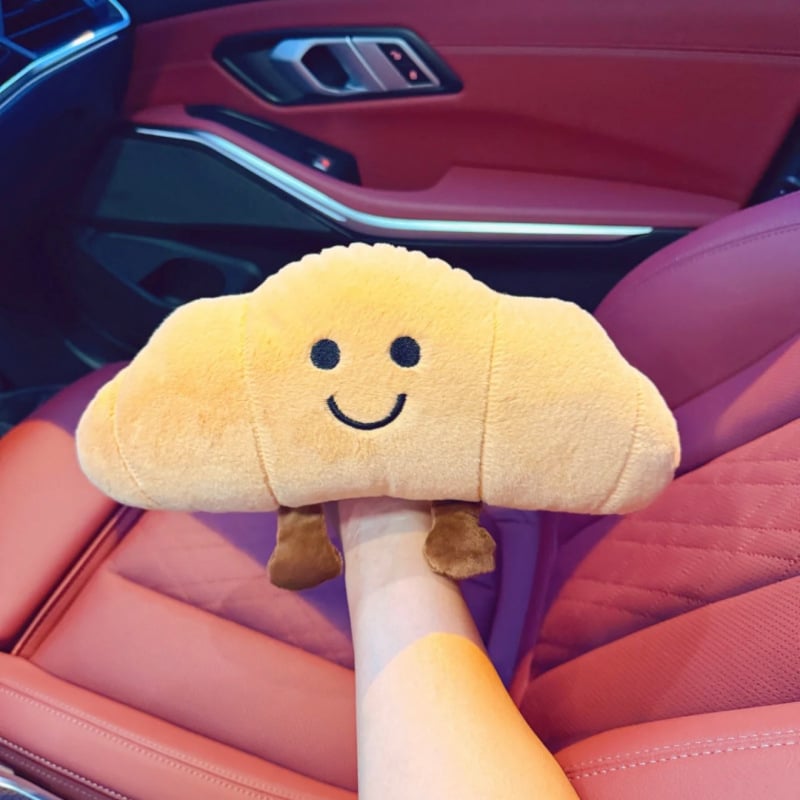 Jastučnica za auto u obliku kroasana, pliš igračka u karikaturalnom stilu, univerzalna kompatibilnost, punilo od sintetičkih vlakana
