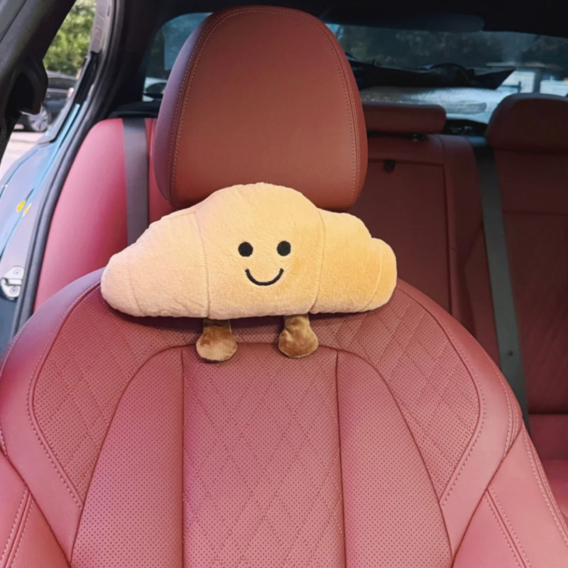 Jastučnica za auto u obliku kroasana, pliš igračka u karikaturalnom stilu, univerzalna kompatibilnost, punilo od sintetičkih vlakana