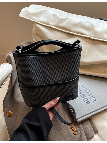 PU anyagú bucket táska, hengeres forma, mágneses zárás, PU bélés, városi minimalist stílus