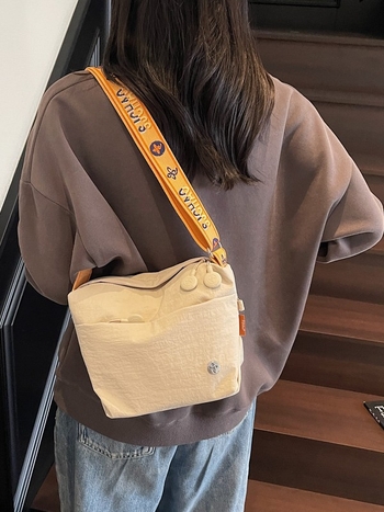 Dámska nylonová crossbody taška, mestský minimalistický štýl, s jedným popruhom, zapínanie na zips, vnútorná kapsa na zips