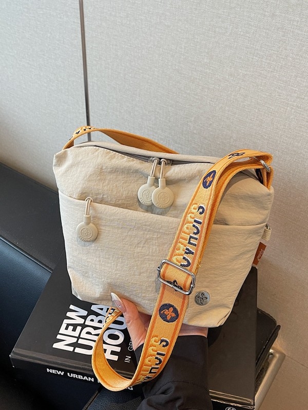 Dámska nylonová crossbody taška, mestský minimalistický štýl, s jedným popruhom, zapínanie na zips, vnútorná kapsa na zips