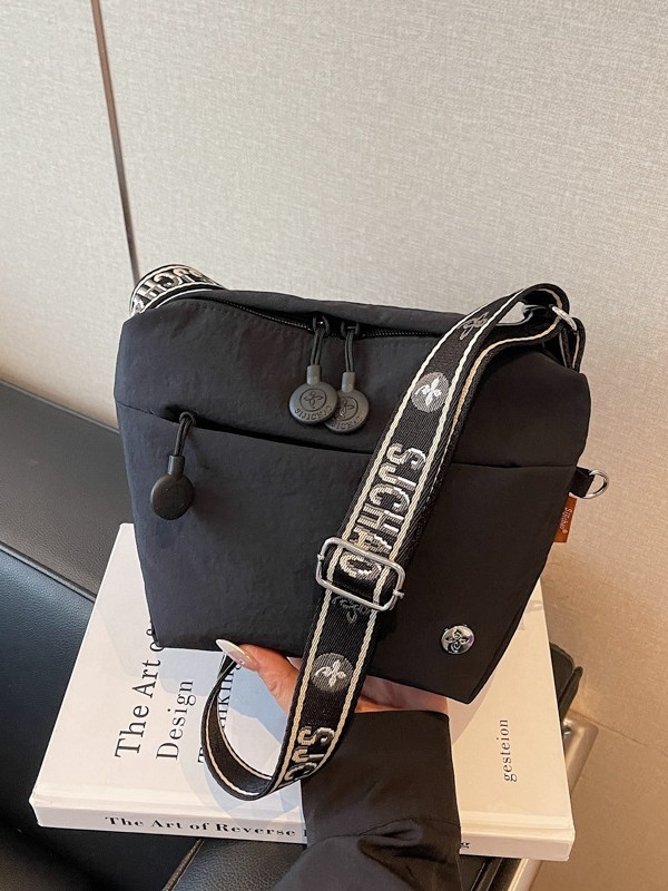 Dámska nylonová crossbody taška, mestský minimalistický štýl, s jedným popruhom, zapínanie na zips, vnútorná kapsa na zips