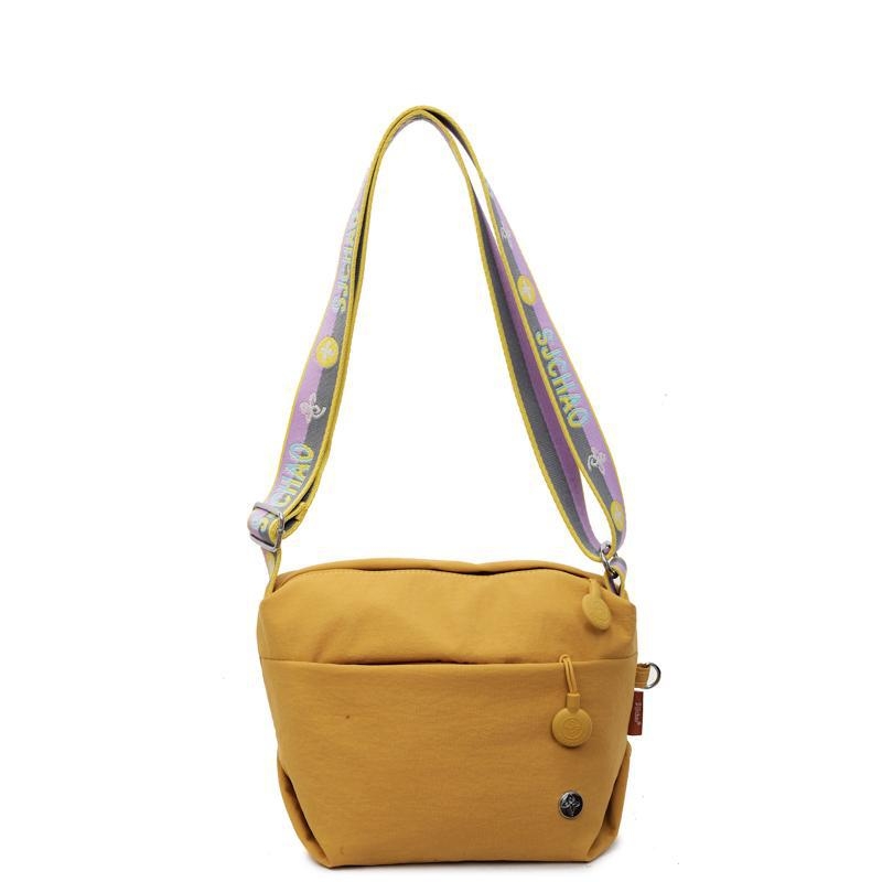 Dámska nylonová crossbody taška, mestský minimalistický štýl, s jedným popruhom, zapínanie na zips, vnútorná kapsa na zips