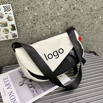 Taška Tote s vekom, Oxford látka, oválny tvar, vnútorné vrecko na telefón a zipsové vrecko, jednoručný popruh