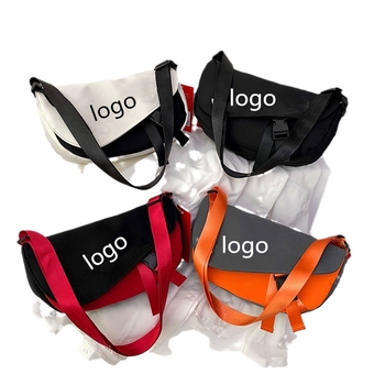 Taška Tote s vekom, Oxford látka, oválny tvar, vnútorné vrecko na telefón a zipsové vrecko, jednoručný popruh