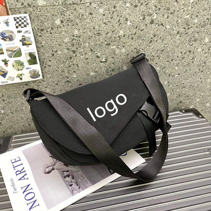 Taška Tote s vekom, Oxford látka, oválny tvar, vnútorné vrecko na telefón a zipsové vrecko, jednoručný popruh