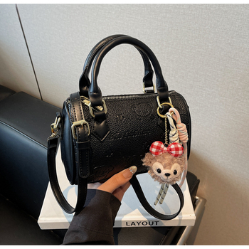 PU taška cez rameno, box štýl, cylindrický tvar, zapínanie na zips, vnútorná zipsová kapsa