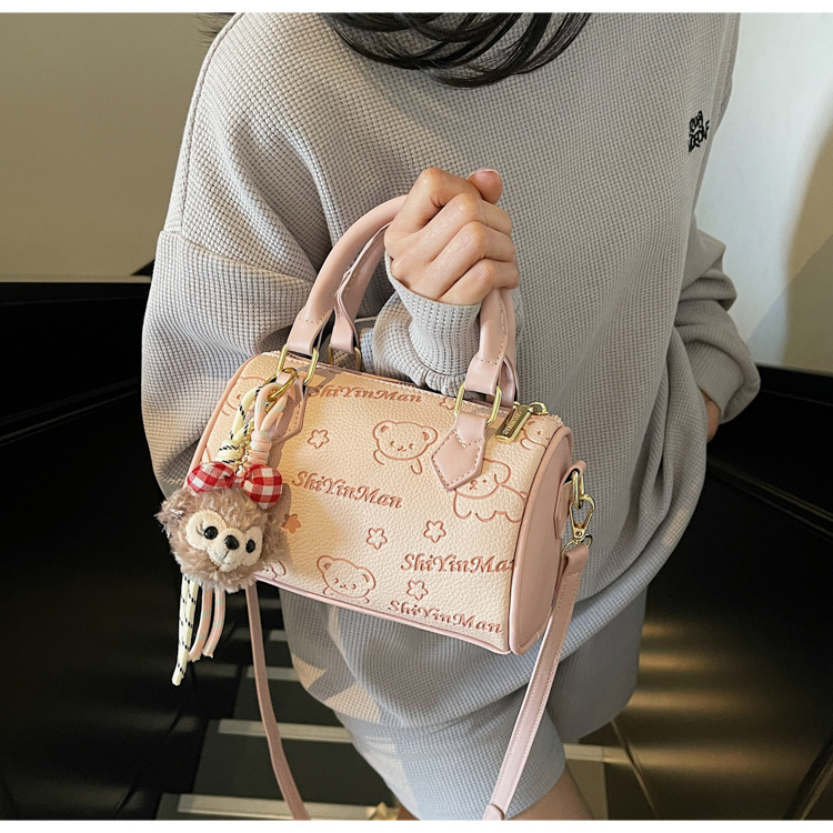 PU taška cez rameno, box štýl, cylindrický tvar, zapínanie na zips, vnútorná zipsová kapsa