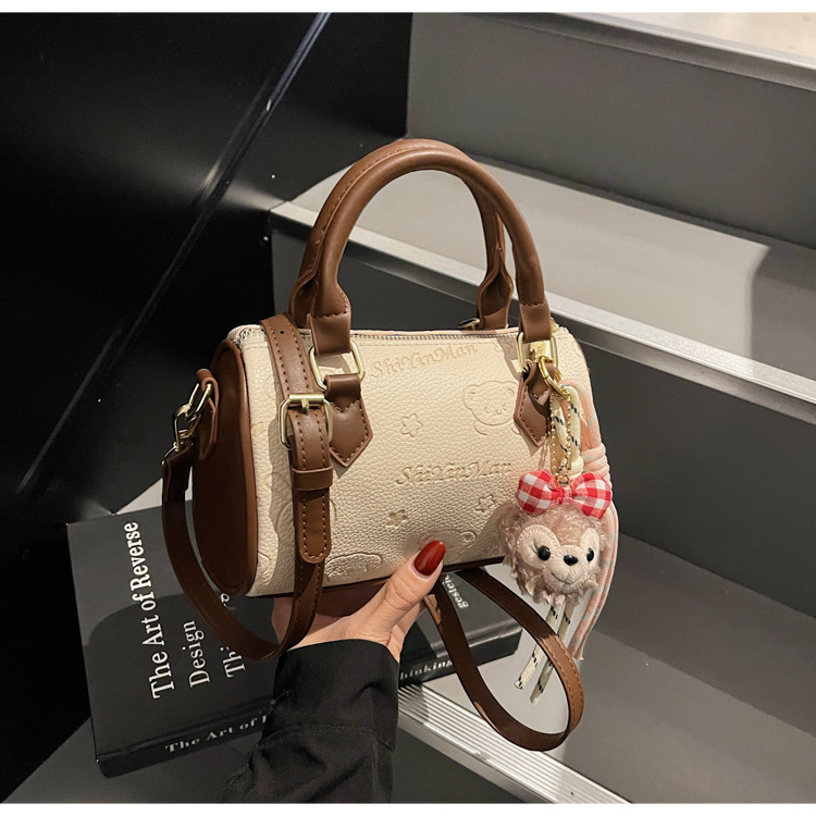 PU taška cez rameno, box štýl, cylindrický tvar, zapínanie na zips, vnútorná zipsová kapsa