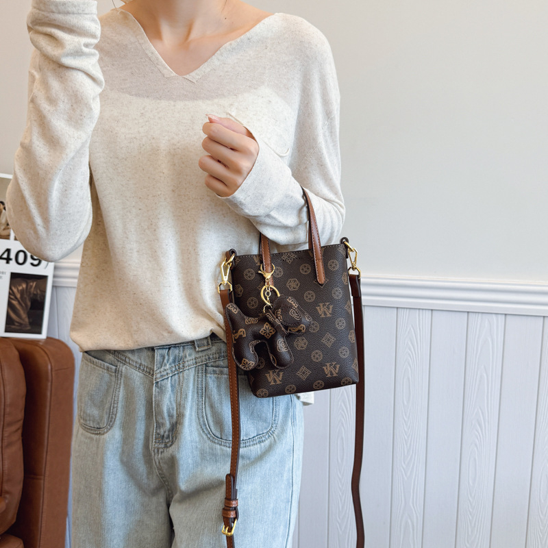 PU taška typu bucket pre ženy – zips, polyesterová podšívka, jeden ramenný popruh, bucket štýl