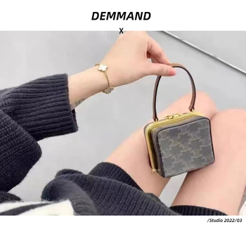 Arc de Triomphe női válltáska láncos pánttal, crossbody, mini négyzet alakú valódi bőr táska monogrammal