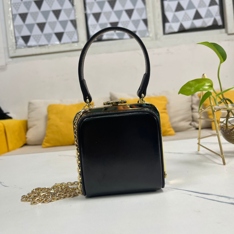 Arc de Triomphe női válltáska láncos pánttal, crossbody, mini négyzet alakú valódi bőr táska monogrammal