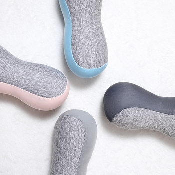 U tvarovaný cestovný vankúš na krk s výplňou z polyesterového vlákna a pleteným poťahom