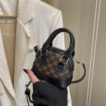 Taška v tvare mušle, s jedným ramenným popruhom – PU materiál, zips, podšívka z polyesteru, mestský štýl