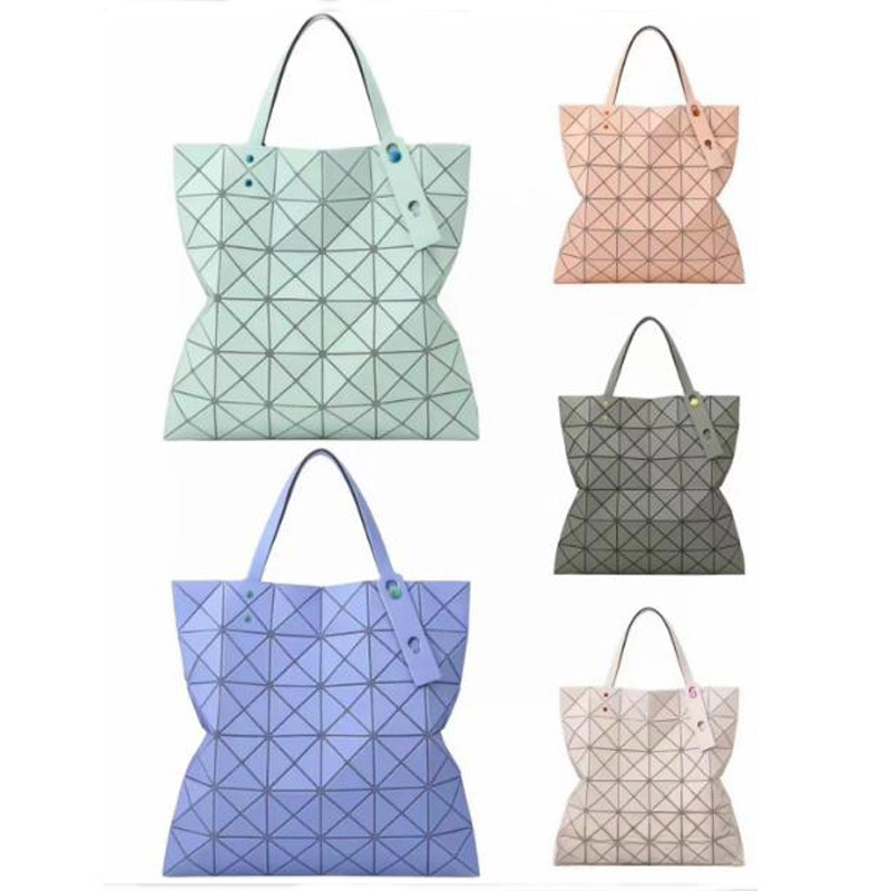 Ženska torba od PVC-a, mat završni premaz, dijamantni štep, šest pretinjak, srednje veličine, tote torba za svakodnevnu upotrebu