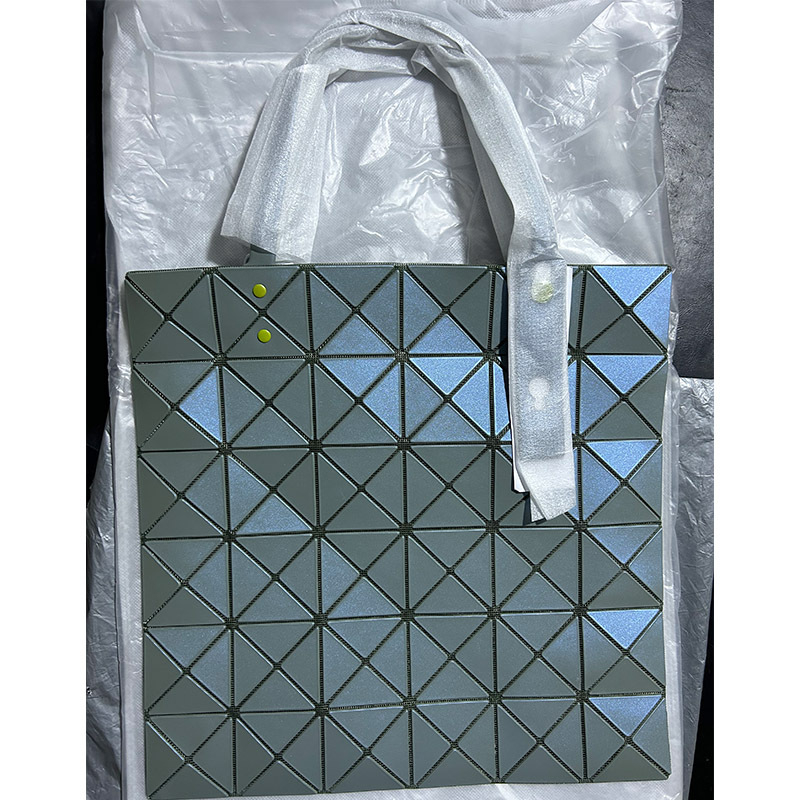 Ženska torba od PVC-a, mat završni premaz, dijamantni štep, šest pretinjak, srednje veličine, tote torba za svakodnevnu upotrebu