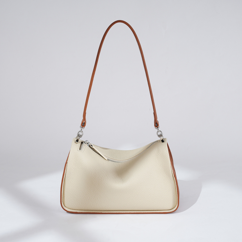 Geantă Boston, din piele naturală de vită, formă de pernă, închidere cu fermoar; lansare primăvară 2025; buzunare interioare: buzunar cu fermoar, buzunar pentru telefon, buzunar pentru ID; căptușeală poliester; curele de umăr duble; utilizare zilnică; simp