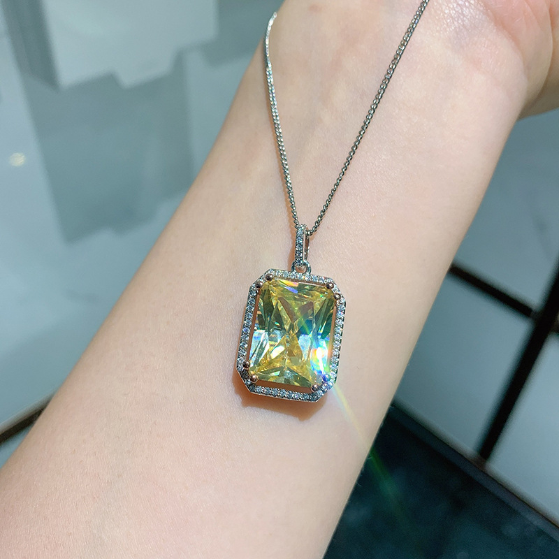 Meďný šperk set: náušnice, prsteň a náhrdelník s geometrickým štvorcovým dizajnom, zirkónové vsadenia, prívesok so zmiešanými kameňmi, O- retiazka.