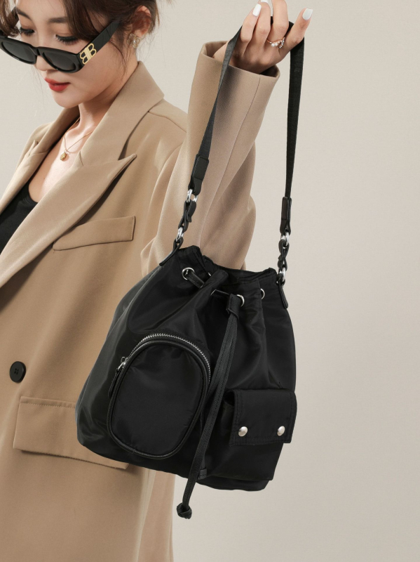 Geantă bucket cu design de nișă, nylon, stil street trend, deschidere cu bandă, buzunar pentru telefon, căptușeală din poliester