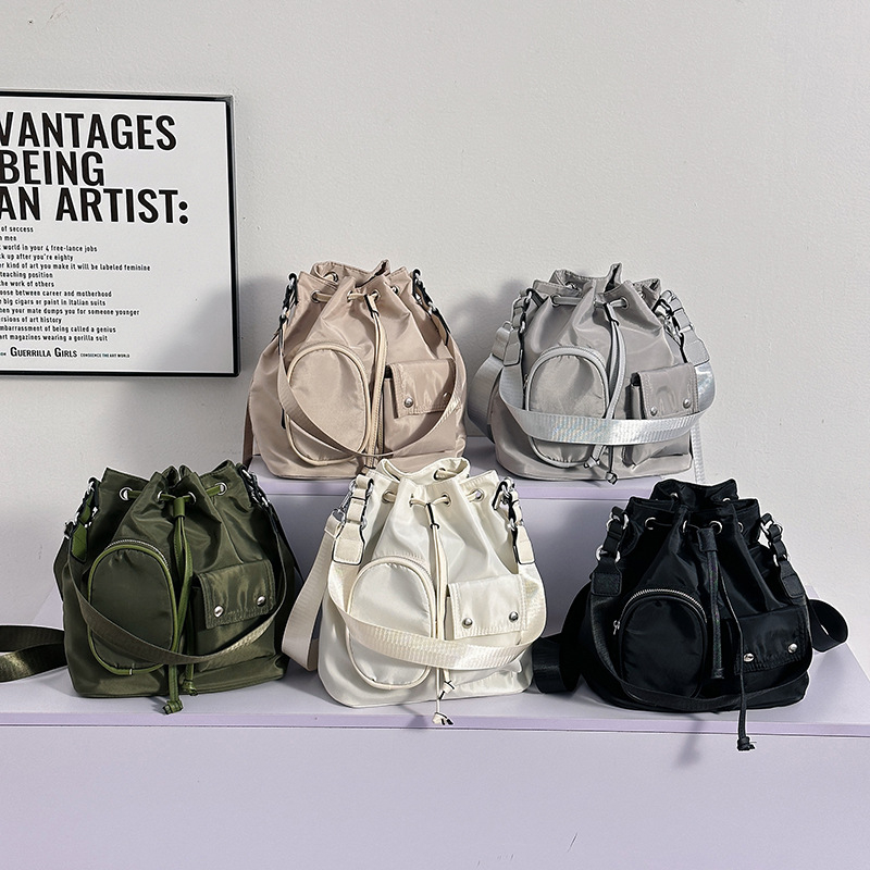Geantă bucket cu design de nișă, nylon, stil street trend, deschidere cu bandă, buzunar pentru telefon, căptușeală din poliester