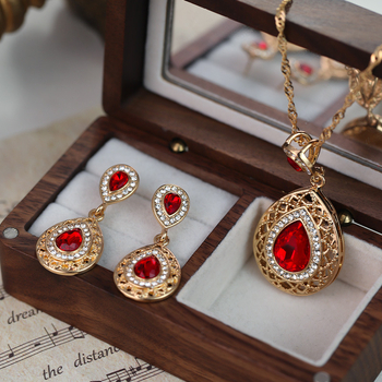 Set cercei și colier cu pandantiv din cristal în formă de picătură de apă; aliaj; lanț șarpe; stil Fashion OL; model: Iubire / Picături de apă / clopot