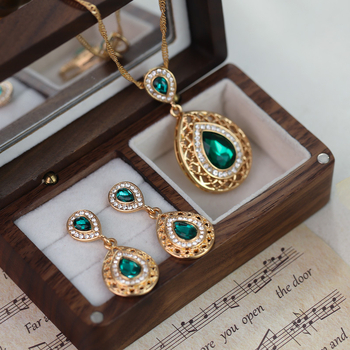 Set cercei și colier cu pandantiv din cristal în formă de picătură de apă; aliaj; lanț șarpe; stil Fashion OL; model: Iubire / Picături de apă / clopot