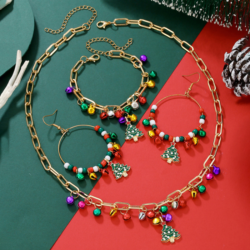 Karácsonyi ékszerszett: fülbevalók, nyaklánc és karkötő harangokkal (Anyag: ötvözet; Lánc: bambusz lánc; Medál anyaga: ötvözet; Mintázat: harangok; Stílus: minimalist)