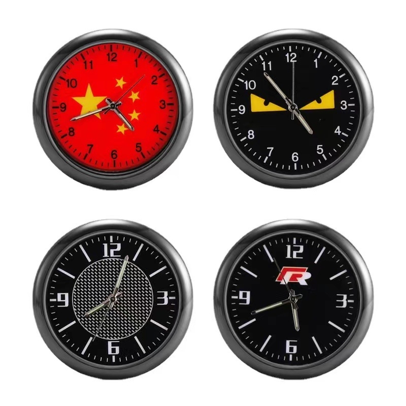 DGCHENUO ceas auto – carcasă din aliaj, unghi reglabil, decor de modă, mecanism quartz Z68