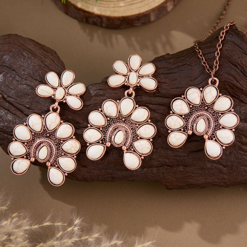 Ékszerszett: fülbevaló és nyaklánc, türkizkő, elektroplakálás, medál a keverék kövek elrendezésével, növény- és virágmotívum