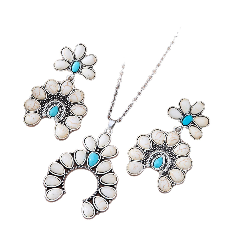 Ékszerszett: fülbevaló és nyaklánc, türkizkő, elektroplakálás, medál a keverék kövek elrendezésével, növény- és virágmotívum