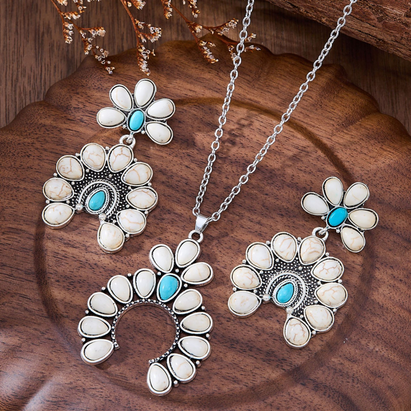 Ékszerszett: fülbevaló és nyaklánc, türkizkő, elektroplakálás, medál a keverék kövek elrendezésével, növény- és virágmotívum