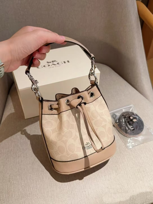 Geantă bucket mini cu șnur - Piele naturală, Stil stradal, Închidere cu șnur, Căptușeală poliester, Compartiment pentru telefon