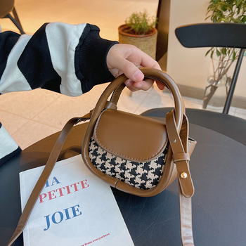 Geantă crossbody pentru copii din PU, model abstract, închidere cu capac, căptușeală poliester, curea unică