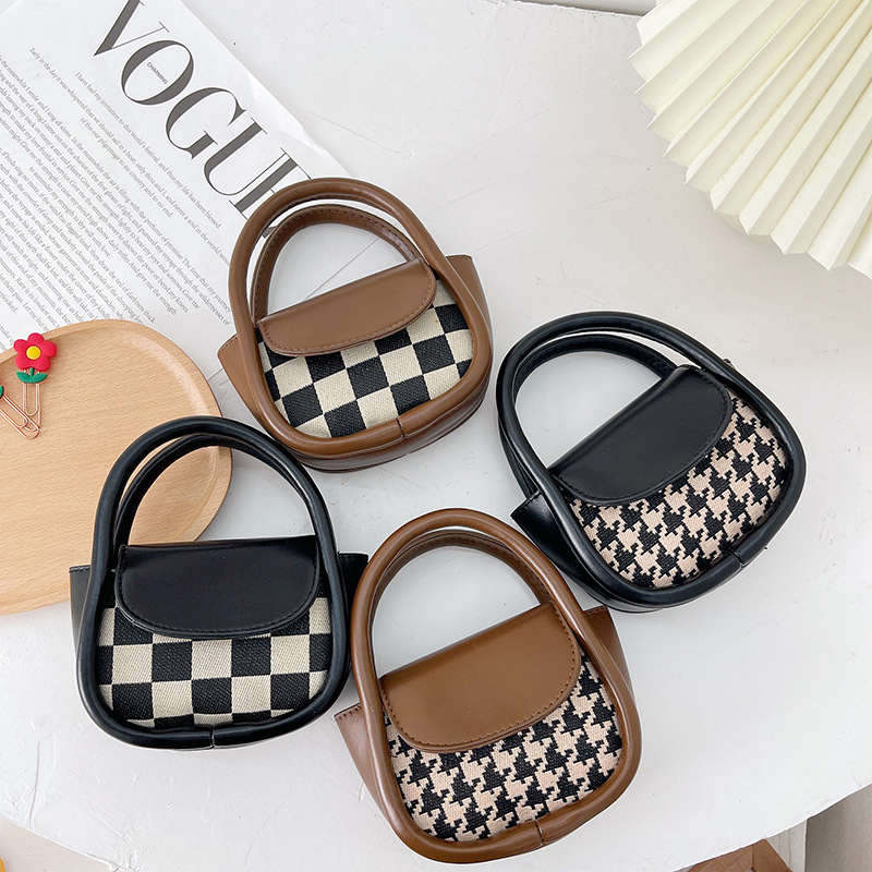 Geantă crossbody pentru copii din PU, model abstract, închidere cu capac, căptușeală poliester, curea unică