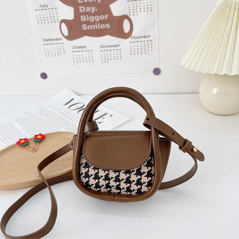 Geantă crossbody pentru copii din PU, model abstract, închidere cu capac, căptușeală poliester, curea unică