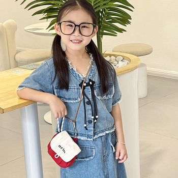 Geantă de umăr din nailon cu motiv literă — unisex, potrivită pentru elevii din învățământul primar, material: țesătură compozită, căptușeală: poliester, stil: simplitate urbană