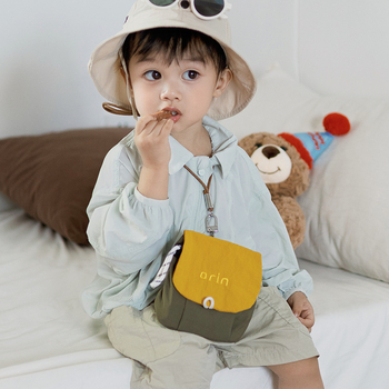 Geantă de umăr din nailon cu motiv literă — unisex, potrivită pentru elevii din învățământul primar, material: țesătură compozită, căptușeală: poliester, stil: simplitate urbană