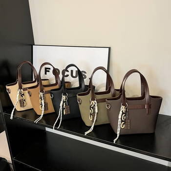 Crossbody bucket táska — PU bőr, városi minimalist stílus, cipzár, vízszintes négyzet alak, poliészter bélés